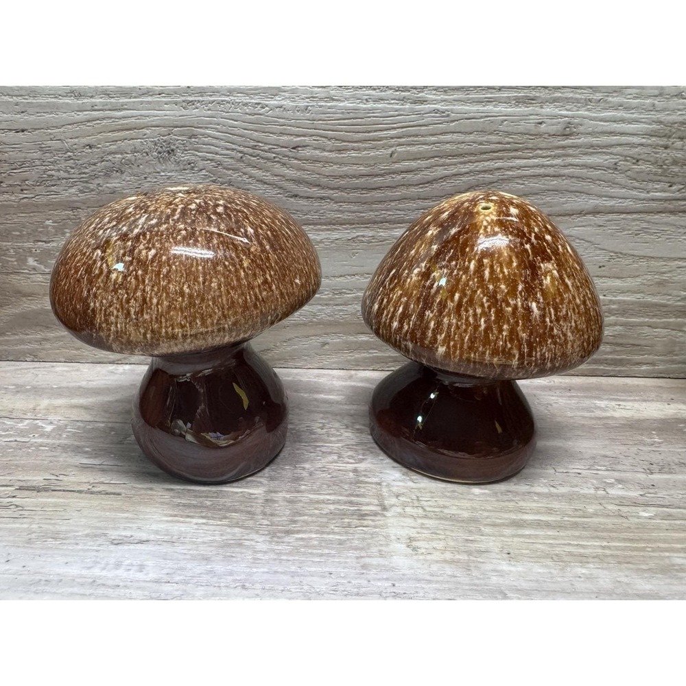 Vintage Hull Pottery Brown Drip Glaze Mushroom Salt & Pepper Shaker Set USA